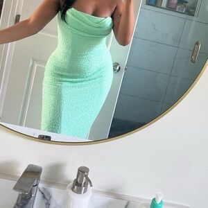 Dress has only been worn ONCE!
